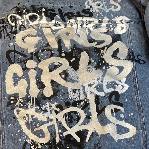 Five.By.Five Women’s Distressed Blue Denim Jacket With Girls on back Sz 3X - Picture 2 of 13